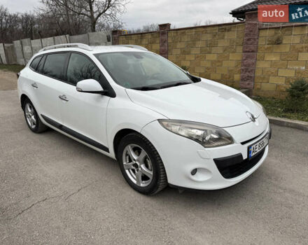 Белый Рено Меган, объемом двигателя 1.39 л и пробегом 207 тыс. км за 7200 $, фото 1 на Automoto.ua