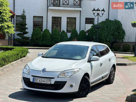 Рено Меган 2010 в Стрые на Automoto.ua Белый Рено Меган, объемом двигателя 1.46 л и пробегом 383 тыс. км за 5800 $, фото 1 на Automoto.ua