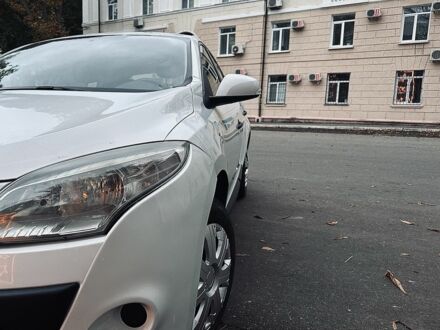 Білий Рено Меган, об'ємом двигуна 1.5 л та пробігом 296 тис. км за 5000 $, фото 1 на Automoto.ua