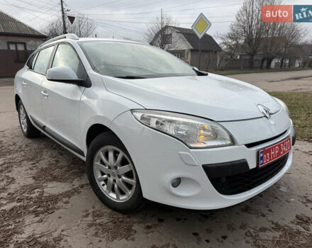 Белый Рено Меган, объемом двигателя 1.6 л и пробегом 211 тыс. км за 7399 $, фото 1 на Automoto.ua