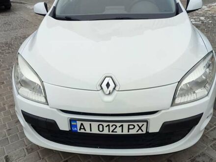 Рено Меган 2010 в Вышгороде на Automoto.ua Белый Рено Меган, объемом двигателя 1.6 л и пробегом 212 тыс. км за 7500 $, фото 1 на Automoto.ua
