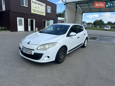 Рено Меган 2010 в Ярмолинцы на Automoto.ua Белый Рено Меган, объемом двигателя 1.46 л и пробегом 250 тыс. км за 3999 $, фото 1 на Automoto.ua