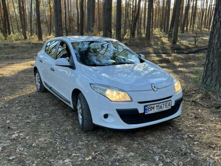 Рено Меган 2010 в Шостке на Automoto.ua Белый Рено Меган, объемом двигателя 1.46 л и пробегом 210 тыс. км за 6300 $, фото 1 на Automoto.ua