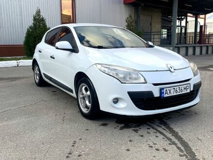 Белый Рено Меган, объемом двигателя 1.5 л и пробегом 252 тыс. км за 5200 $, фото 1 на Automoto.ua