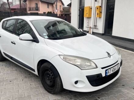 Белый Рено Меган, объемом двигателя 1.5 л и пробегом 303 тыс. км за 5200 $, фото 1 на Automoto.ua