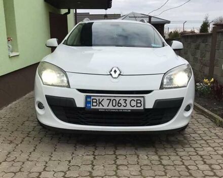 Белый Рено Меган, объемом двигателя 1.5 л и пробегом 250 тыс. км за 6300 $, фото 1 на Automoto.ua