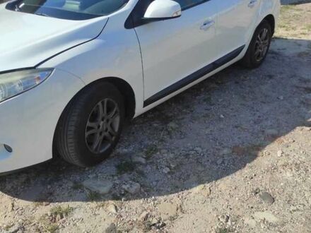 Белый Рено Меган, объемом двигателя 1.6 л и пробегом 290 тыс. км за 6400 $, фото 1 на Automoto.ua