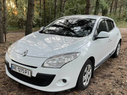 Белый Рено Меган, объемом двигателя 1.5 л и пробегом 240 тыс. км за 6800 $, фото 1 на Automoto.ua