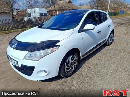 Белый Рено Меган, объемом двигателя 1.5 л и пробегом 300 тыс. км за 4350 $, фото 1 на Automoto.ua