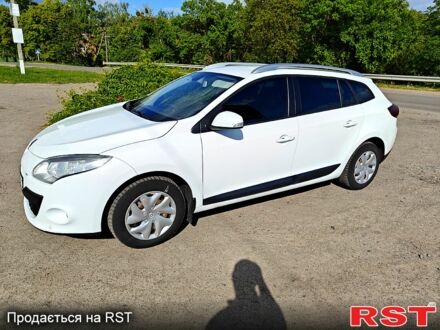 Рено Меган 2011 в Новоархангельске на Automoto.ua Белый Рено Меган, объемом двигателя 15 л и пробегом 270 тыс. км за 7700 $, фото 1 на Automoto.ua
