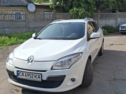 Рено Меган 2011 в Черкассах на Automoto.ua Белый Рено Меган, объемом двигателя 1.5 л и пробегом 289 тыс. км за 7300 $, фото 1 на Automoto.ua