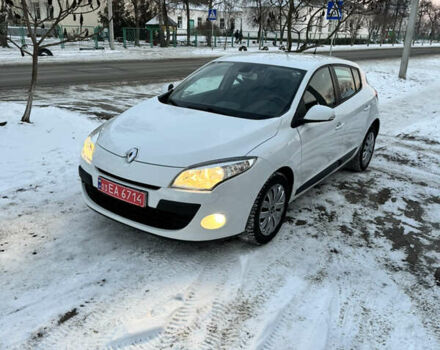 Белый Рено Меган, объемом двигателя 1.6 л и пробегом 140 тыс. км за 7350 $, фото 1 на Automoto.ua