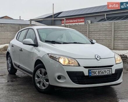 Белый Рено Меган, объемом двигателя 1.5 л и пробегом 305 тыс. км за 6400 $, фото 1 на Automoto.ua