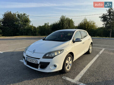 Рено Меган 2011 в Черновцах на Automoto.ua Белый Рено Меган, объемом двигателя 1.6 л и пробегом 176 тыс. км за 6700 $, фото 1 на Automoto.ua