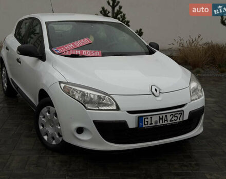 Белый Рено Меган, объемом двигателя 1.6 л и пробегом 198 тыс. км за 6200 $, фото 1 на Automoto.ua