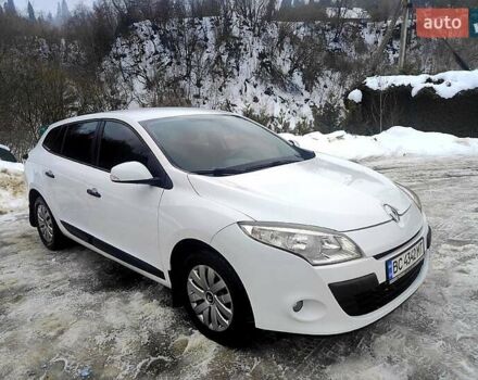 Белый Рено Меган, объемом двигателя 1.5 л и пробегом 207 тыс. км за 6800 $, фото 1 на Automoto.ua
