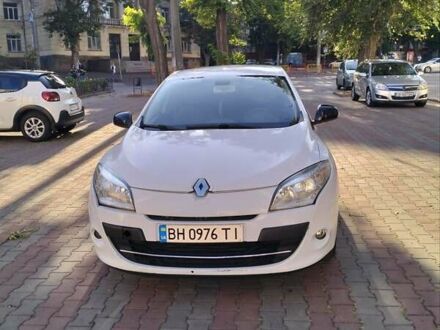 Рено Меган 2011 в Одессе на Automoto.ua Белый Рено Меган, объемом двигателя 1.46 л и пробегом 277 тыс. км за 7000 $, фото 1 на Automoto.ua