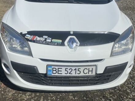 Белый Рено Меган, объемом двигателя 1.5 л и пробегом 300 тыс. км за 6000 $, фото 1 на Automoto.ua