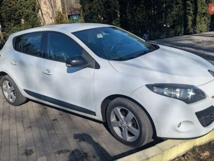 Белый Рено Меган, объемом двигателя 1.5 л и пробегом 300 тыс. км за 5200 $, фото 1 на Automoto.ua