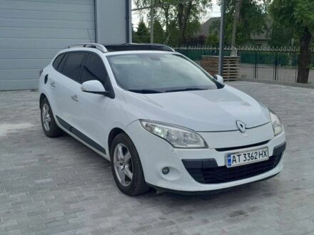 Рено Меган 2011 в Калуше на Automoto.ua Белый Рено Меган, объемом двигателя 1.5 л и пробегом 270 тыс. км за 5900 $, фото 1 на Automoto.ua