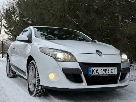 Белый Рено Меган, объемом двигателя 2 л и пробегом 139 тыс. км за 7290 $, фото 1 на Automoto.ua