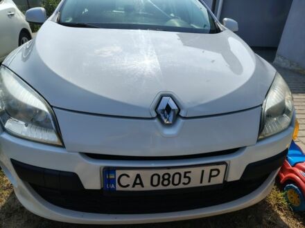 Рено Меган 2011 в Умани на Automoto.ua Белый Рено Меган, объемом двигателя 1.5 л и пробегом 217 тыс. км за 7100 $, фото 1 на Automoto.ua