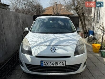 Белый Рено Меган, объемом двигателя 1.4 л и пробегом 201 тыс. км за 7600 $, фото 1 на Automoto.ua