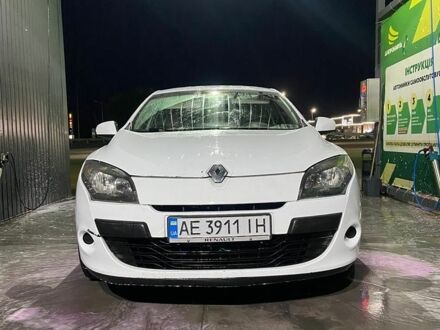 Белый Рено Меган, объемом двигателя 1.5 л и пробегом 269 тыс. км за 4000 $, фото 1 на Automoto.ua