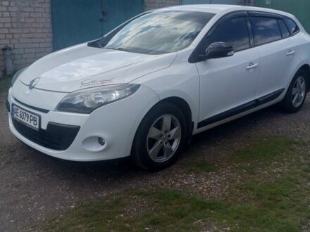 Белый Рено Меган, объемом двигателя 1.5 л и пробегом 210 тыс. км за 7700 $, фото 1 на Automoto.ua