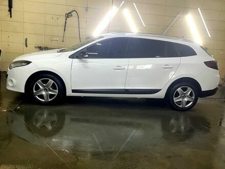 Белый Рено Меган, объемом двигателя 1.5 л и пробегом 343 тыс. км за 6200 $, фото 1 на Automoto.ua