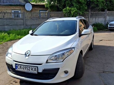 Рено Меган 2011 в Черкассах на Automoto.ua Белый Рено Меган, объемом двигателя 1.5 л и пробегом 0 тыс. км за 7300 $, фото 1 на Automoto.ua