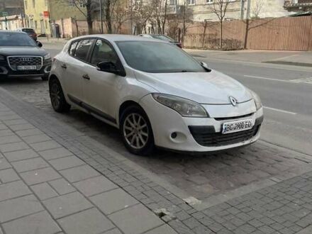 Білий Рено Меган, об'ємом двигуна 1.46 л та пробігом 320 тис. км за 4200 $, фото 1 на Automoto.ua