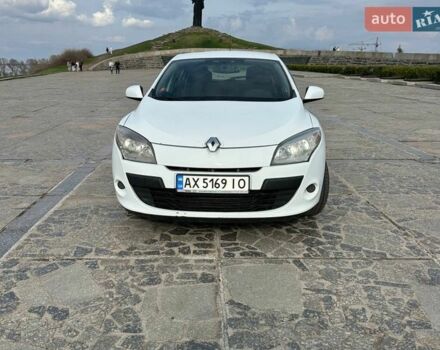 Белый Рено Меган, объемом двигателя 1.46 л и пробегом 300 тыс. км за 6500 $, фото 1 на Automoto.ua