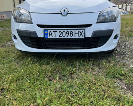 Белый Рено Меган, объемом двигателя 1.6 л и пробегом 209 тыс. км за 6500 $, фото 1 на Automoto.ua