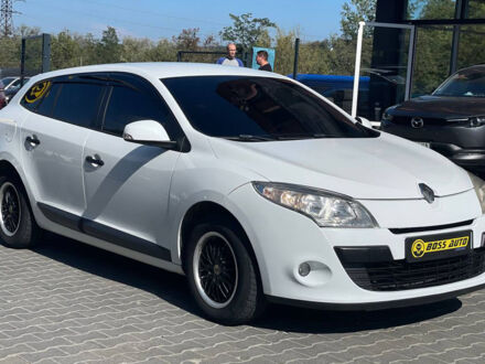 Рено Меган 2011 в Черновцах на Automoto.ua Белый Рено Меган, объемом двигателя 1.5 л и пробегом 309 тыс. км за 7300 $, фото 1 на Automoto.ua