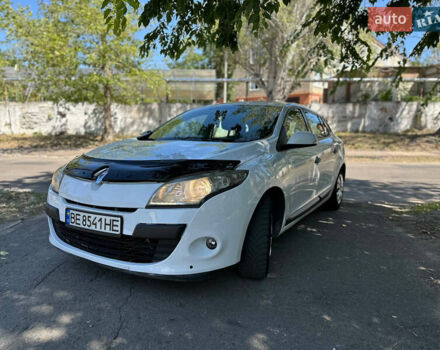 Белый Рено Меган, объемом двигателя 1.46 л и пробегом 274 тыс. км за 5299 $, фото 1 на Automoto.ua