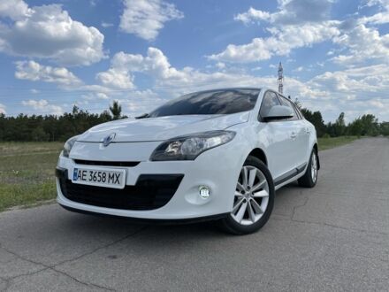 Рено Меган 2011 в Павлограде на Automoto.ua Белый Рено Меган, объемом двигателя 1.5 л и пробегом 195 тыс. км за 6600 $, фото 1 на Automoto.ua