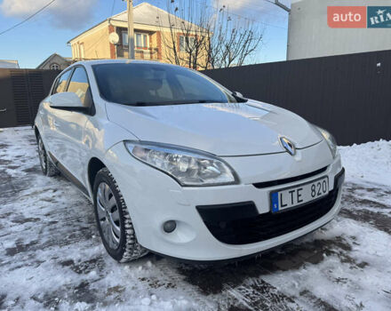 Білий Рено Меган, об'ємом двигуна 1.6 л та пробігом 139 тис. км за 7600 $, фото 1 на Automoto.ua