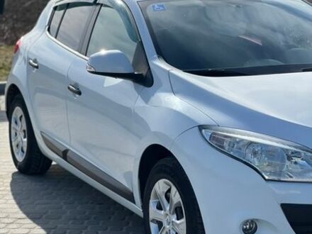 Белый Рено Меган, объемом двигателя 1.46 л и пробегом 200 тыс. км за 5900 $, фото 1 на Automoto.ua