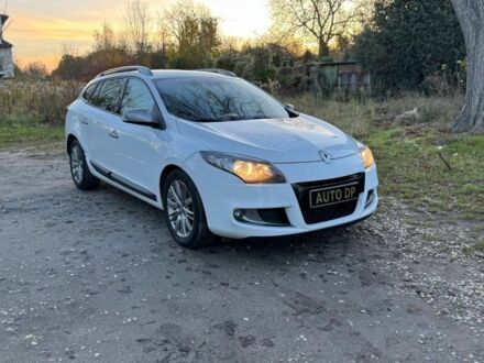 Белый Рено Меган, объемом двигателя 1.9 л и пробегом 272 тыс. км за 3999 $, фото 1 на Automoto.ua