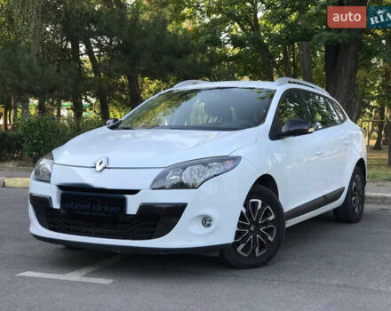 Белый Рено Меган, объемом двигателя 1.46 л и пробегом 238 тыс. км за 6700 $, фото 1 на Automoto.ua