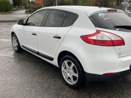 Рено Меган 2011 в Белой Церкве на Automoto.ua Белый Рено Меган, объемом двигателя 1.5 л и пробегом 251 тыс. км за 6850 $, фото 1 на Automoto.ua