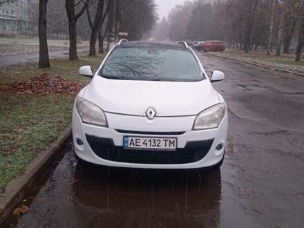 Белый Рено Меган, объемом двигателя 1.46 л и пробегом 220 тыс. км за 7100 $, фото 1 на Automoto.ua