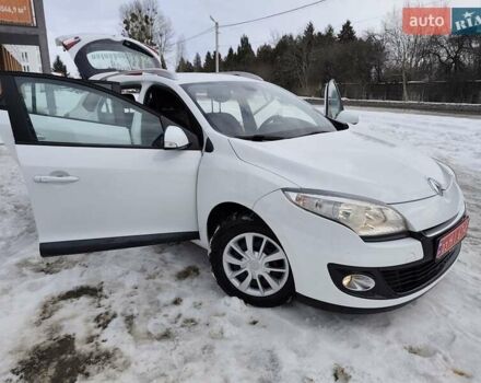 Белый Рено Меган, объемом двигателя 1.5 л и пробегом 250 тыс. км за 6700 $, фото 1 на Automoto.ua