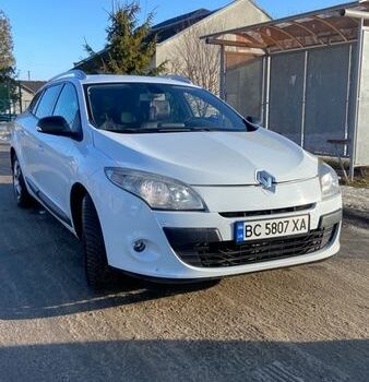 Белый Рено Меган, объемом двигателя 1.46 л и пробегом 326 тыс. км за 5200 $, фото 1 на Automoto.ua