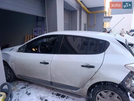 Білий Рено Меган, об'ємом двигуна 1.46 л та пробігом 249 тис. км за 3700 $, фото 1 на Automoto.ua
