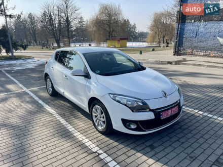Рено Меган 2012 в Луцке на Automoto.ua Белый Рено Меган, объемом двигателя 1.5 л и пробегом 229 тыс. км за 7800 $, фото 1 на Automoto.ua