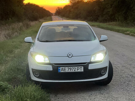 Белый Рено Меган, объемом двигателя 1.5 л и пробегом 309 тыс. км за 7990 $, фото 1 на Automoto.ua