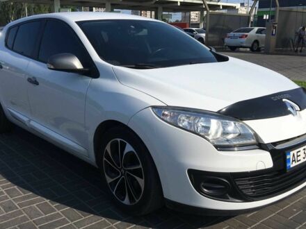 Рено Меган 2012 в Днепре (Днепропетровске) на Automoto.ua Белый Рено Меган, объемом двигателя 1.5 л и пробегом 215 тыс. км за 7650 $, фото 1 на Automoto.ua