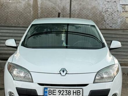 Білий Рено Меган, об'ємом двигуна 1.46 л та пробігом 241 тис. км за 7800 $, фото 1 на Automoto.ua
